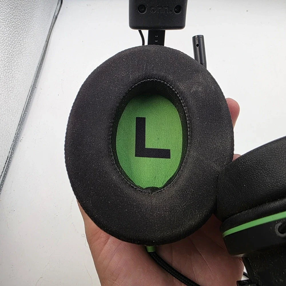 onn. Wired‎ Gaming Headset with Microphone Black Neon Green 3.5mm Jack L3